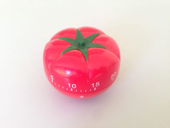 Timer shaped like a tomato